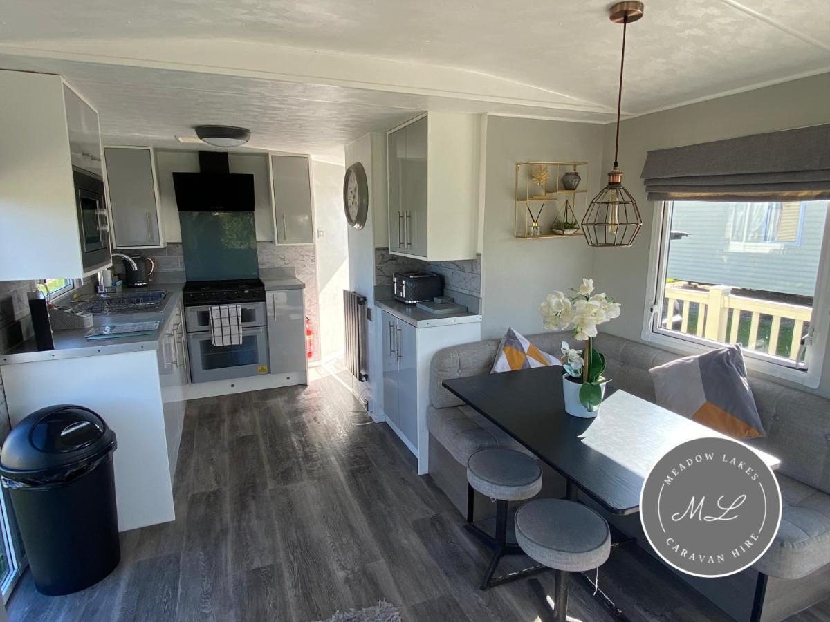 Meadow Lakes 22 - Golden Palm, Pet Friendly, Wifi, Bed Linen - Meadow Lakes Caravan & Lodge Hire スケッグネス エクステリア 写真